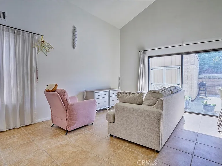 1409 Lakeside Ln — Photo 17