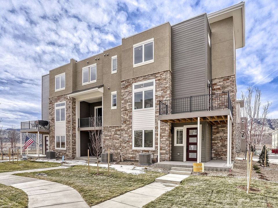Exterior at Solterra in Lakewood, CO