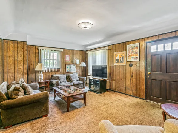 218-27 Sawyer Avenue image 4 of 19