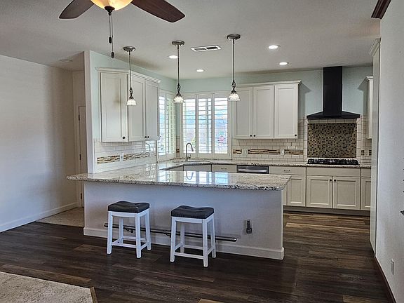 4th image of 3933 Border Ct