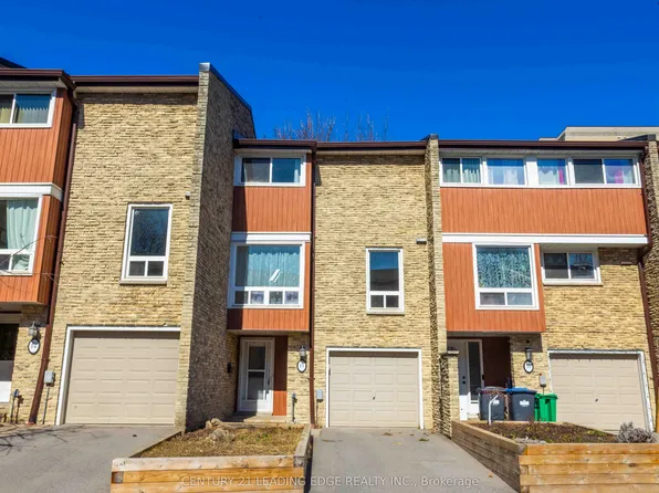 915 Inverhouse Dr #15, Mississauga, ON L5J 4B2