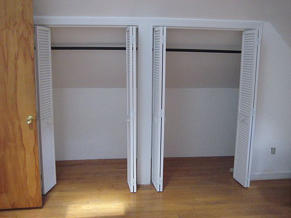 1st bedroom - double closet