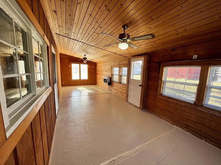 40 E Maple St — Photo 3
