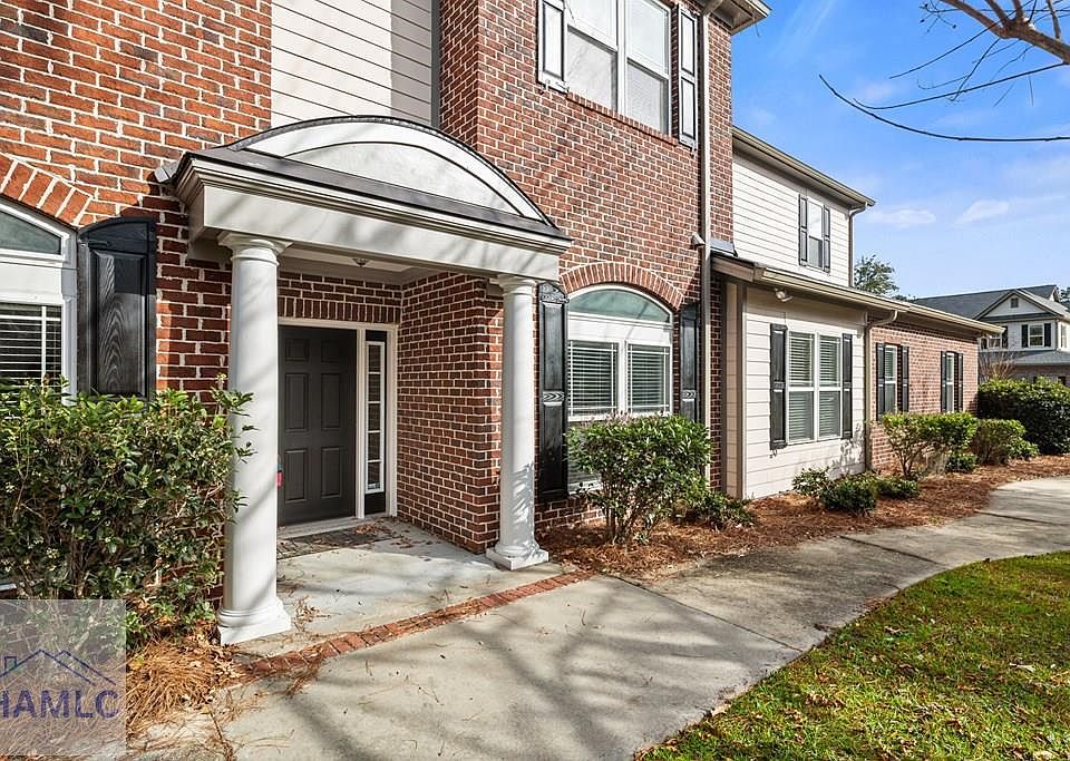 1st image of 401 S Oak Rd