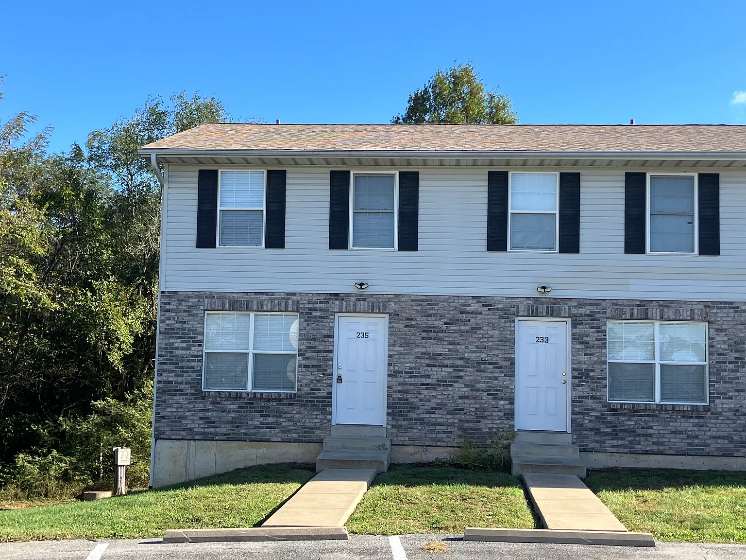 3 bed, 1.5 bath, 1050 sqft, $1,300 — Photo 2