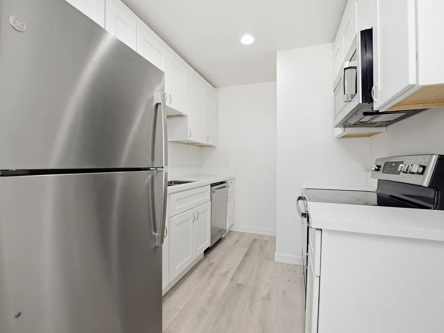 2 bed, 905 sqft, $2,395 — Photo 3