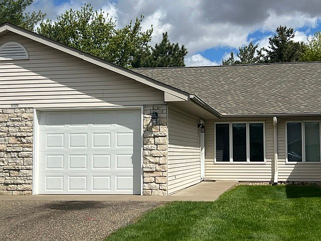 1st image of 1209 Spruce Ct #B