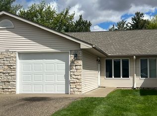 1209 Spruce Ct #B, New Richmond, WI 54017