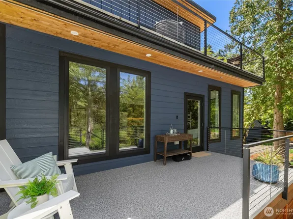 10399 NE Pine Way, Bainbridge Island, WA 98110