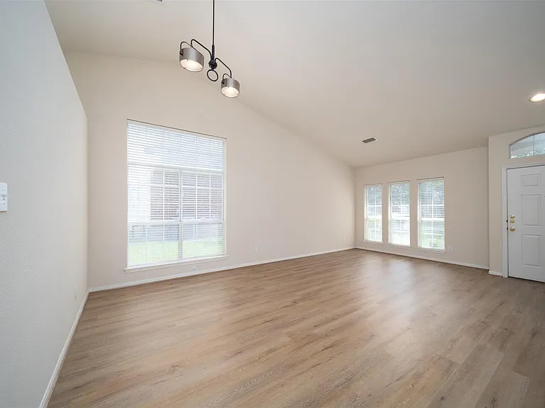 18 Painted Canyon Pl — Photo 3