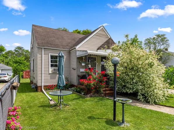 8244 Westwood St, Detroit, MI 48228