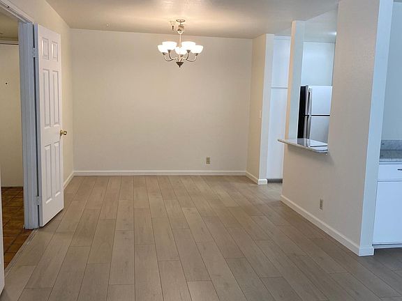 4th image of 2211 Latham St APT 224