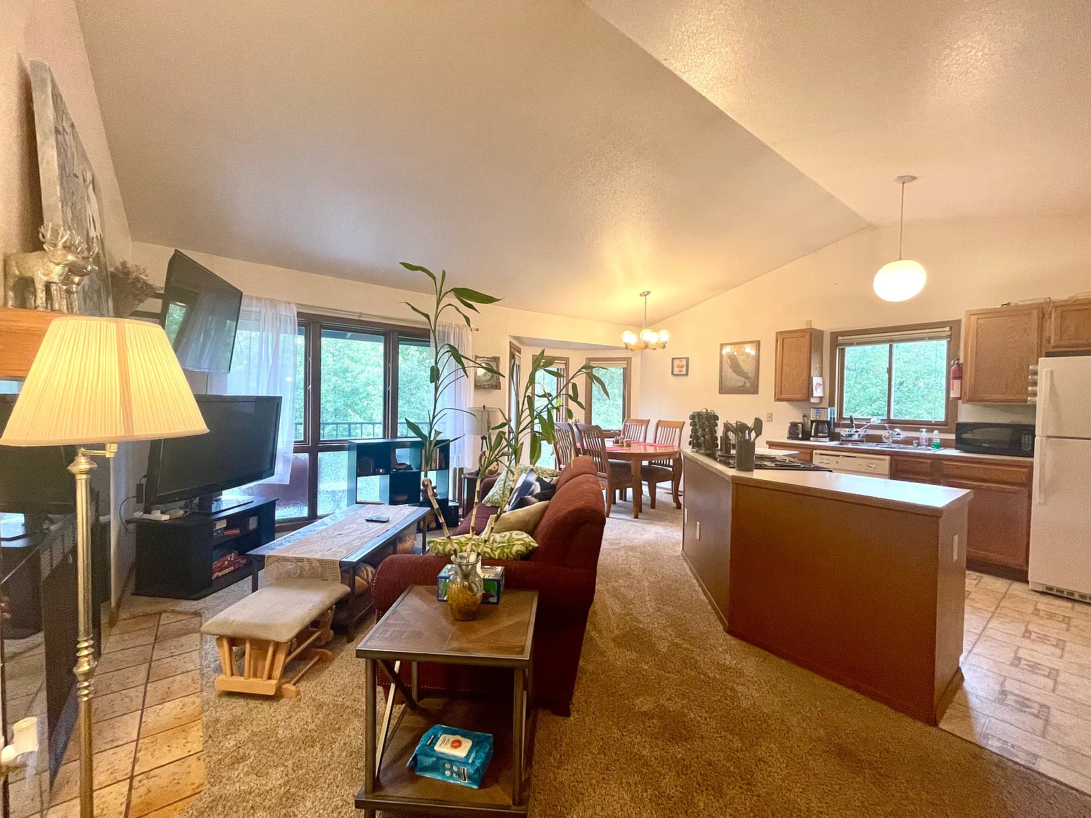 3 bed, 1100 sqft, $2,250 — Photo 1