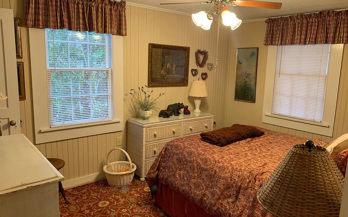 Under 150K Sunday c. 1937 Rustic Cottage For Sale in Murphy, NC