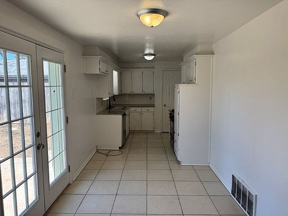 5th image of 625 Baer Dr