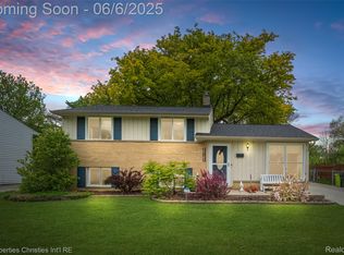 34143 Zimmer Dr, Sterling Heights, MI 48310