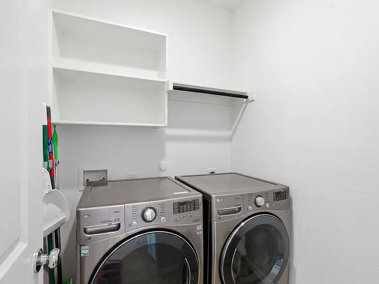 1121 Western Yarrow Ave — Photo 8