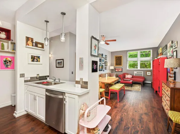215 7th St NE APT 204, Minneapolis, MN 55413