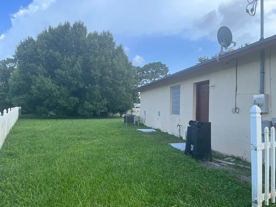 702 SW Amber Ter