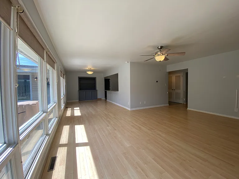 8143 Howard Ave — Photo 12