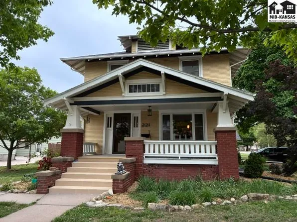 221 N Walnut St, McPherson, KS 67460