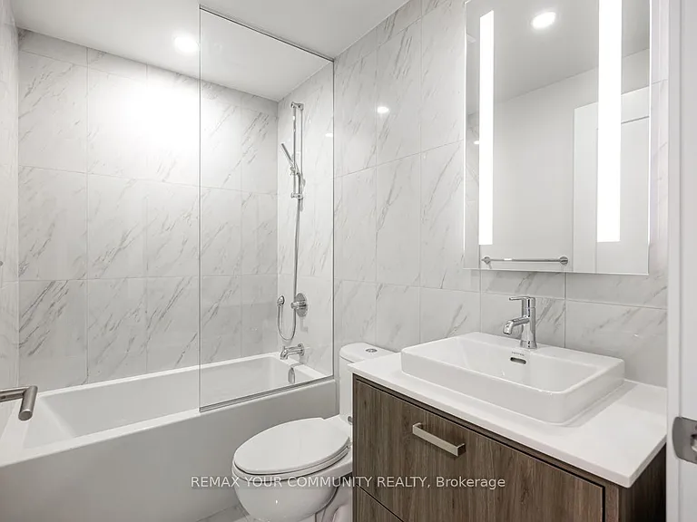 858 Dupont St #823 — Photo 15