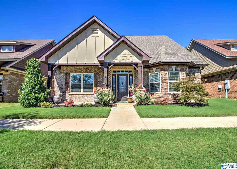 1st image of 4 Cypress Point Dr