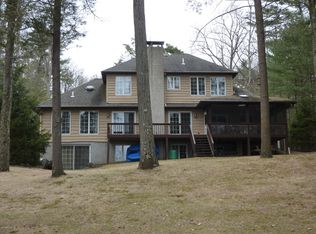 147 Indian Dr, Greentown, PA 18426