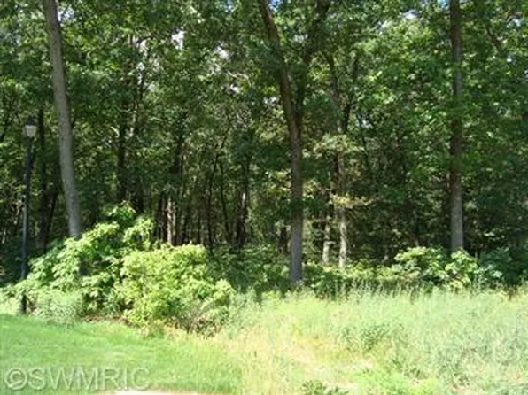 2037 Rambling Oak Dr, Muskegon, MI 49445