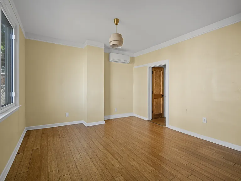 6 Rademan Pl — Photo 4