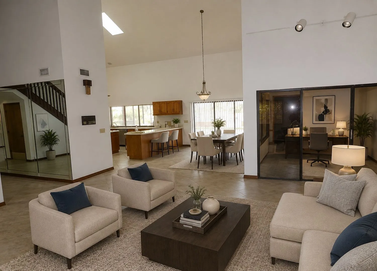 Luxury Golf Course Pool Home with 5 Bedrooms, Private Spa & Stunning 9th Green Views! — Photo 4