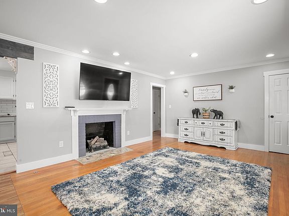 4th image of 607 Culpeper St