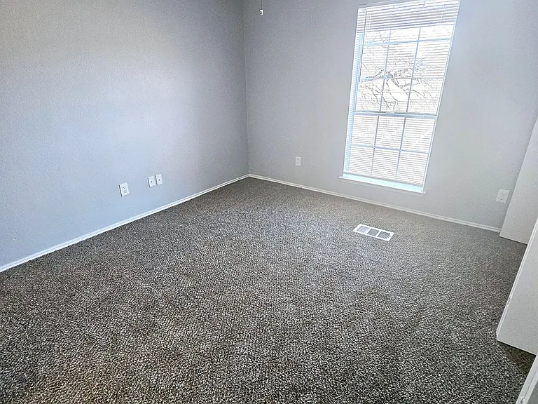 $500.00 of Move In SPECIAL - Updated Townhouse Available Now — Photo 11