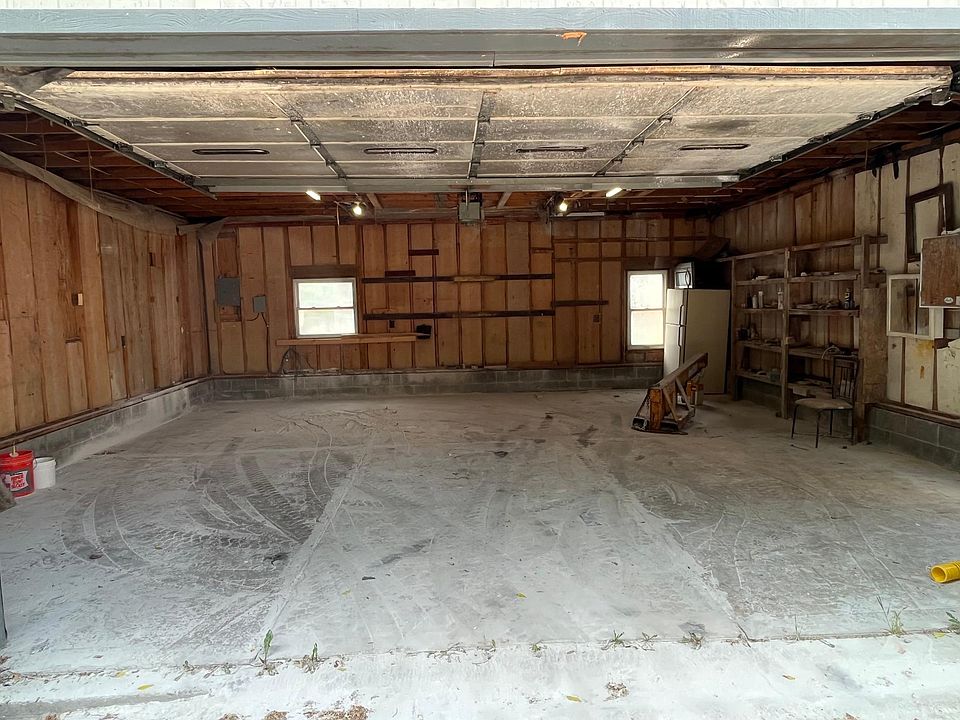 2nd image of 818 Chestnut St