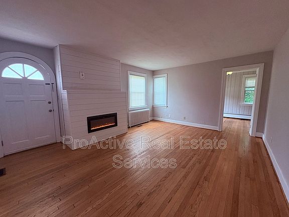 5th image of 3811 Chatham Cir #A