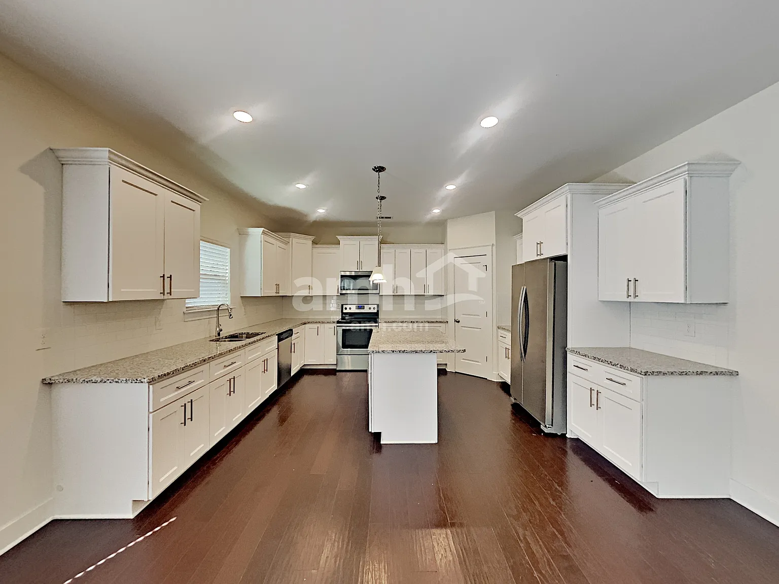 5 bed, 4.5 bath, 2736 sqft, $2,995 — Photo 4