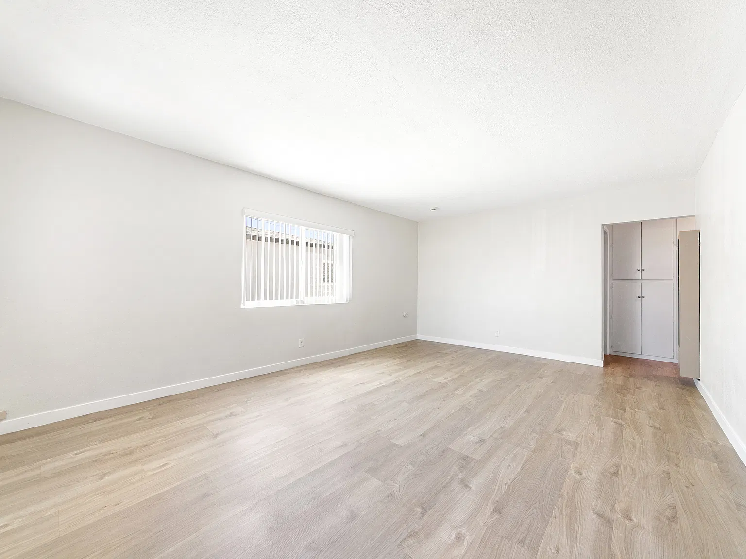3 bed, 1199 sqft, $3,000 — Photo 2