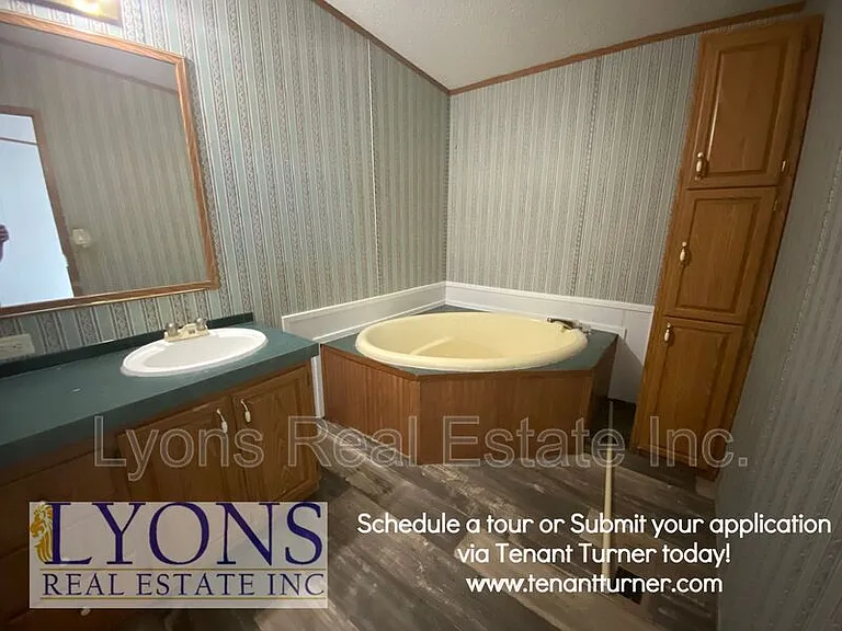 607 Crestview Dr — Photo 14