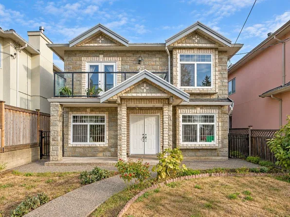 6135 Portland St, Burnaby, BC V5J 2S3