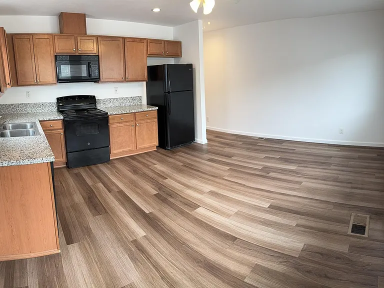 324 Claremont St — Photo 3