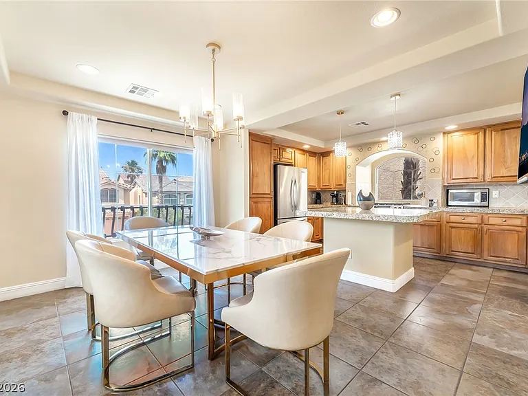 6877 Philharmonic Ave — Photo 10