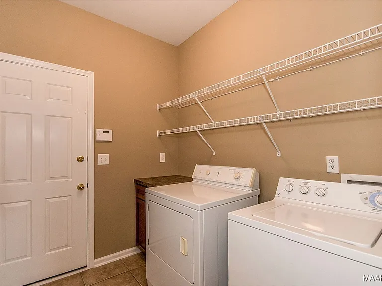 9625 Helmsley Cir — Photo 35