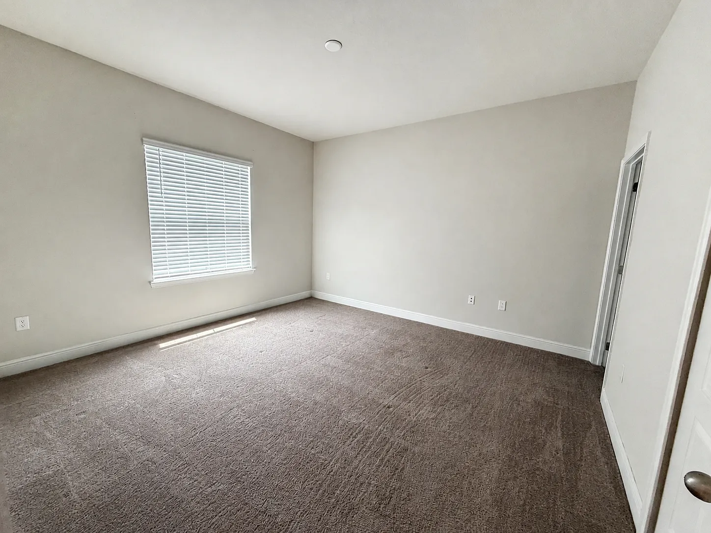 6 bed, 6.5 bath, 2919 sqft, $3,295 — Photo 3