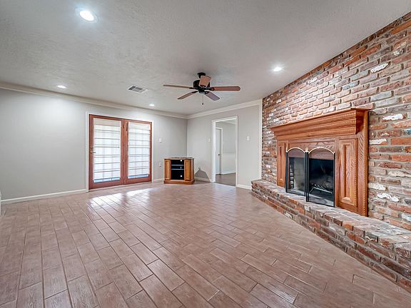 3rd image of 2508 Esther Ave