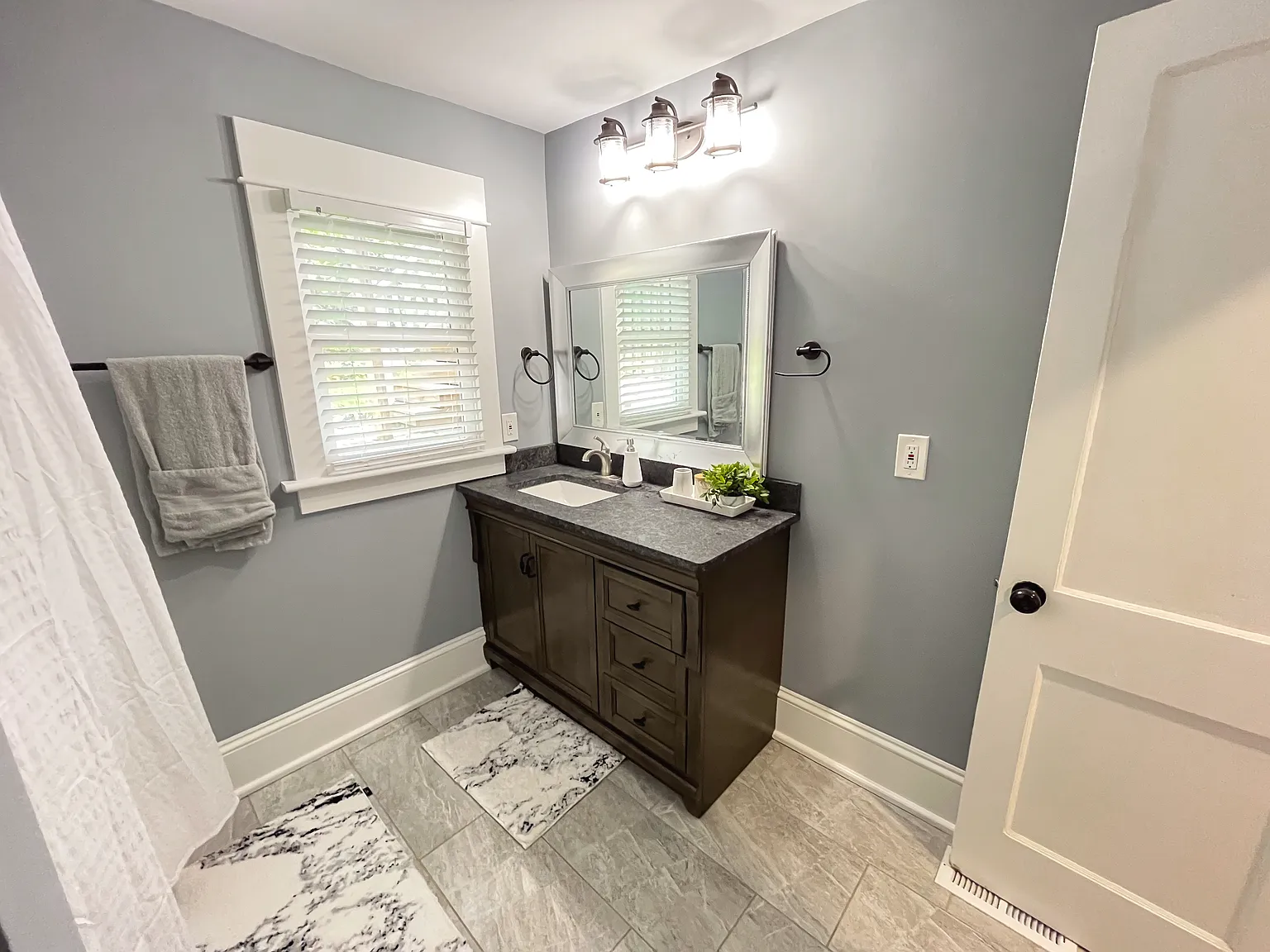 5 bed, 2572 sqft, $2,800 — Photo 3