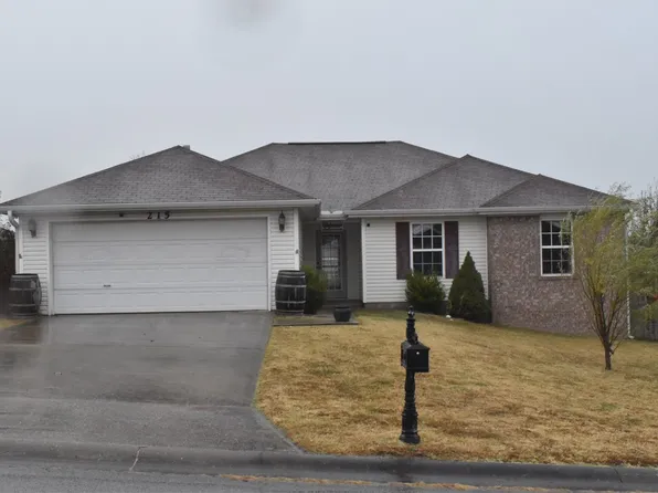 215 Elizabeth Dr, Huntsville, AR 72740