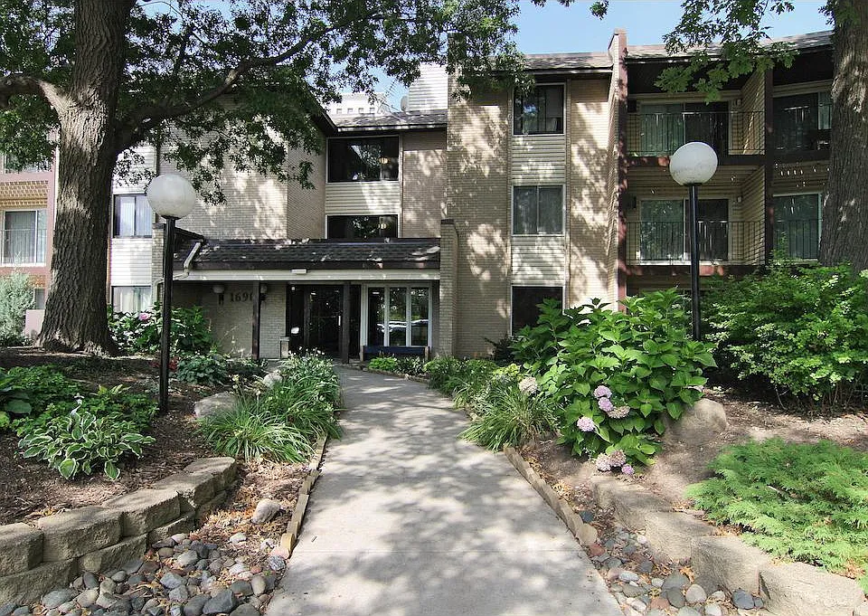 1690 Highway 36 W #221