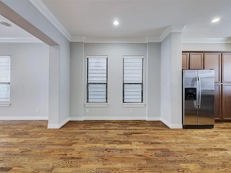 3245 Maxroy St — Photo 8