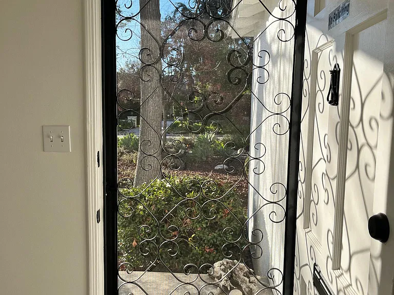 2442 Vista Laguna Ter — Photo 4