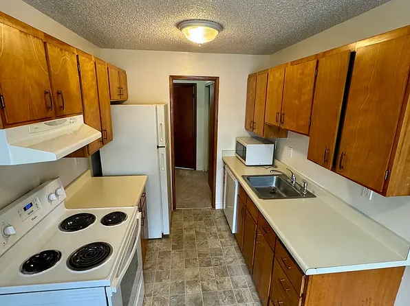 17160 Avondale Way NE APT 8, Redmond, WA 98052